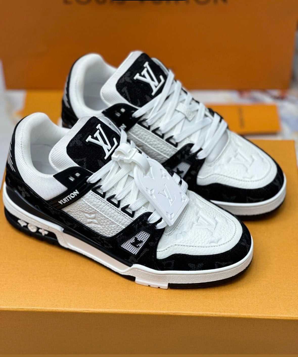 Louis Vuitton - Trainer Noir & Blanc édition Monogram
