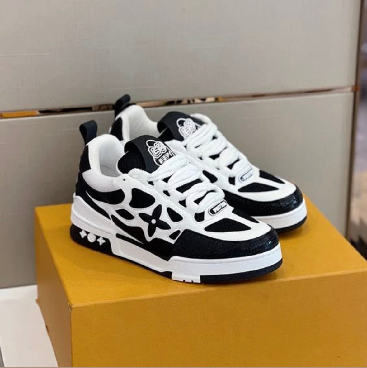 Louis Vuitton - Trainer Noir & Blanc édition Graphique