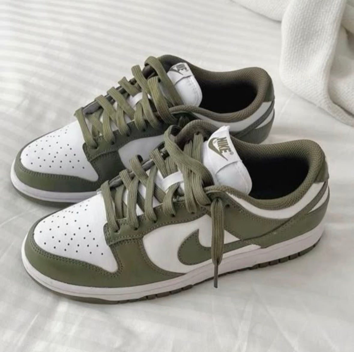 Nike Dunk Low - Medium Olive